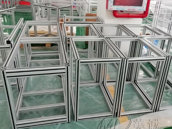 鋁型材設(shè)備機(jī)架如何選材？